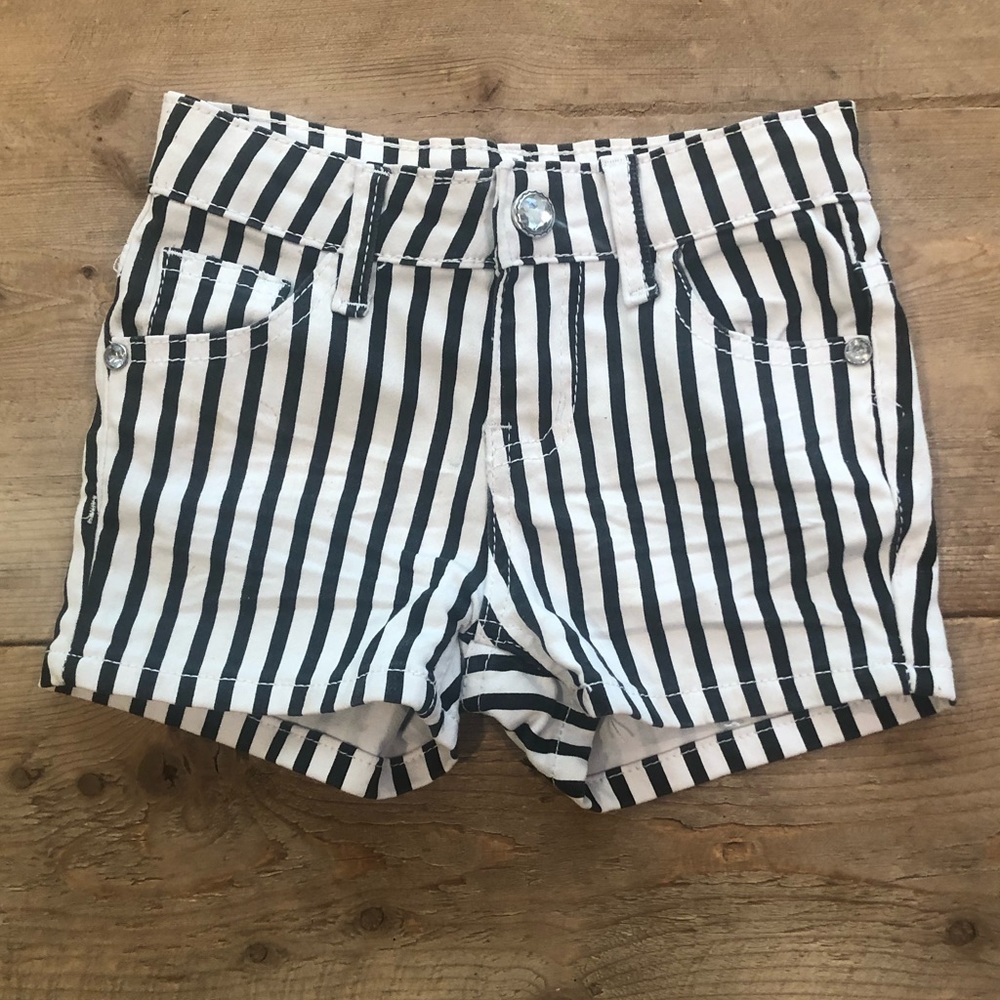 Crystal Vogue Black White Shorts Size 4T